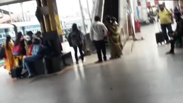 Indian Railway Station In – Public Place Porn Video Viral
